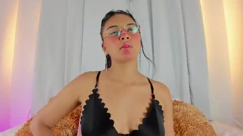 Snapshot of melodymoore_ chatting on 07-06-26, 10:56 Melody online show from 07-06-26, 10:56