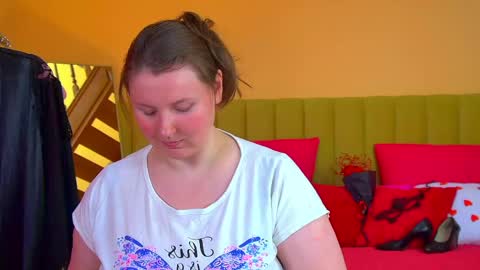 Snapshot of melodymoores chatting on 05-02-26, 06:51 Melody online show from 05-02-26, 06:51