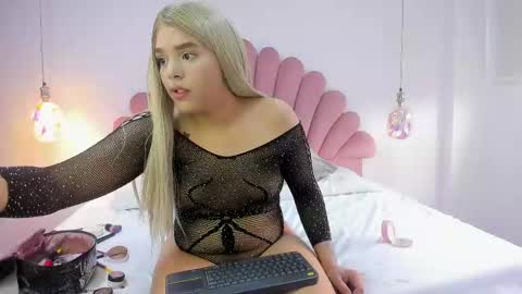 Snapshot of melodypons chatting on 09-18-25, 01:13 Melody online show from 09-18-25, 01:13