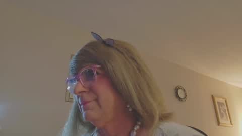 Snapshot of melodyredux_62 chatting on 09-10-25, 03:45 Melody online show from 09-10-25, 03:45