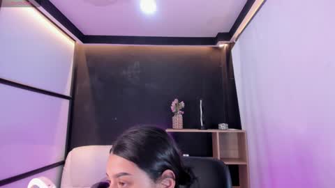 Snapshot of melodysnow chatting on 10-27-25, 08:35 melodysnow online show from 10-27-25, 08:35