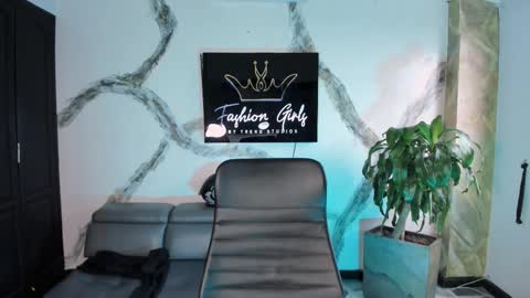 Snapshot of melodysnow chatting on 11-24-25, 08:52 melodysnow online show from 11-24-25, 08:52