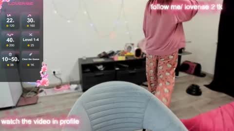 Snapshot of melonipinkbb chatting on 12-15-24, 05:10 MELONI online show from 12-15-24, 05:10