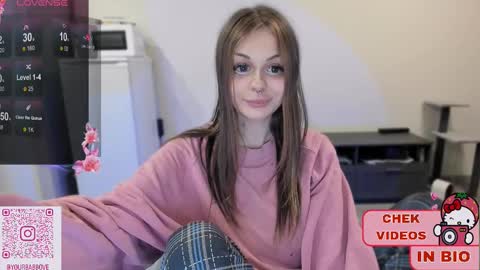 Snapshot of melonipinkbb chatting on 03-04-25, 10:24 MELONI online show from 03-04-25, 10:24