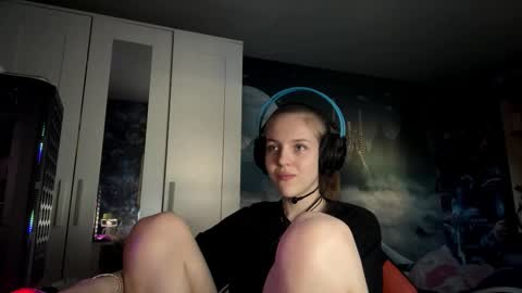 Hi Im Aria 18 years old online show from 10-26-25, 12:22