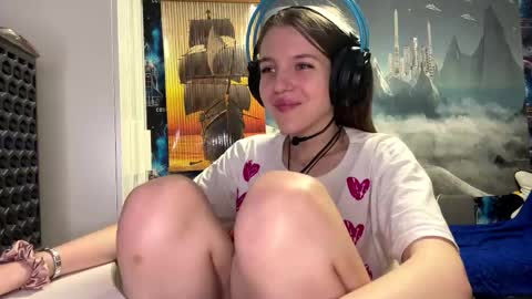 Hi Im Aria 18 years old online show from 12-01-25, 05:07
