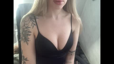 Melodie Sweet online show from 01-18-26, 10:41