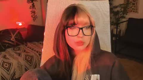 Mia online show from 10-23-25, 04:06