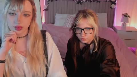 Mia online show from 04-19-26, 04:17