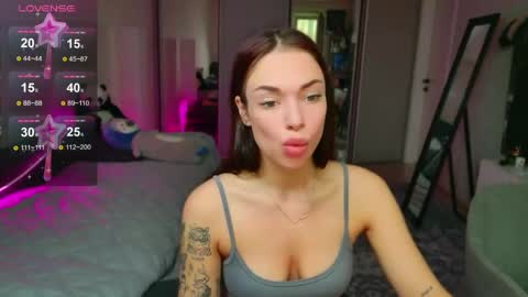 Snapshot of meow_moore chatting on 05-07-26, 02:17 Megan online show from 05-07-26, 02:17