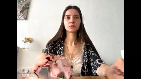 Snapshot of meralynn chatting on 04-08-26, 06:35 LEVA online show from 04-08-26, 06:35