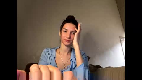 Snapshot of meralynn chatting on 04-11-26, 08:35 LEVA online show from 04-11-26, 08:35