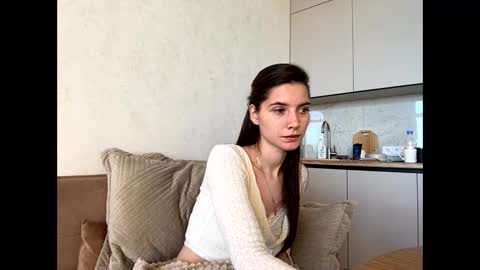 Snapshot of meralynn chatting on 04-27-26, 03:32 LEVA online show from 04-27-26, 03:32