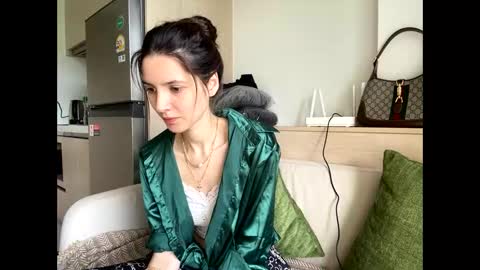 Snapshot of meralynn chatting on 05-13-26, 07:50 LEVA online show from 05-13-26, 07:50