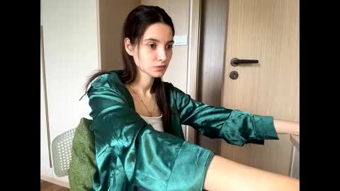 Snapshot of meralynn chatting on 05-14-26, 05:58 LEVA online show from 05-14-26, 05:58