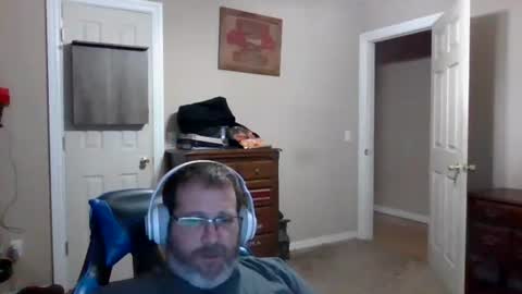 Snapshot of mercer1977 chatting on 12-15-25, 04:33 mercer1977 online show from 12-15-25, 04:33