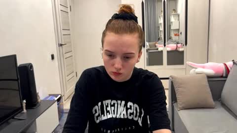 Anna online show from 02-02-26, 01:21