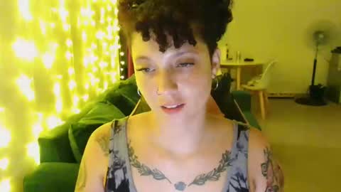 Miss Freckles online show from 02-14-25, 12:51