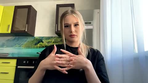 Snapshot of merrileesmoldt chatting on 05-27-26, 12:02 Stefani online show from 05-27-26, 12:02