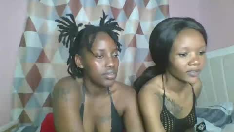 Snapshot of messyluna chatting on 07-15-26, 06:40 meggy and bree online show from 07-15-26, 06:40