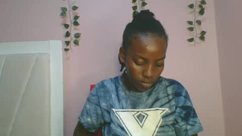 Snapshot of messyluna chatting on 07-27-26, 06:09 meggy and bree online show from 07-27-26, 06:09