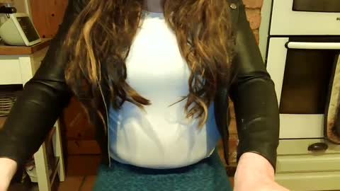 Snapshot of messyxdresser chatting on 03-10-25, 09:29 messyxdresser online show from 03-10-25, 09:29