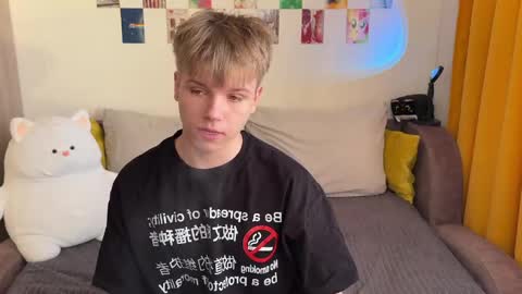 Snapshot of metratok chatting on 04-09-26, 04:23 Arthur online show from 04-09-26, 04:23