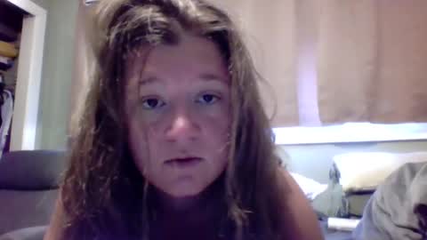 Snapshot of meveler22 chatting on 07-04-26, 03:18 Angela online show from 07-04-26, 03:18