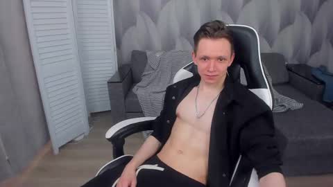 Snapshot of meverik_oushen chatting on 04-14-26, 07:25 MEVERIK OUSHEN online show from 04-14-26, 07:25
