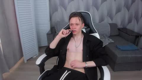 Snapshot of meverik_oushen chatting on 04-15-26, 08:10 MEVERIK OUSHEN online show from 04-15-26, 08:10