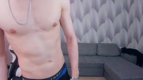 Snapshot of meverik_oushen chatting on 04-17-26, 01:03 MEVERIK OUSHEN online show from 04-17-26, 01:03