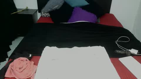 mhia1972 online show from 12-05-25, 02:58