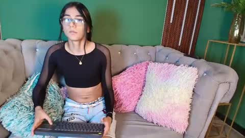 Snapshot of mhia_kate chatting on 02-25-25, 01:06 Mhia Kate online show from 02-25-25, 01:06