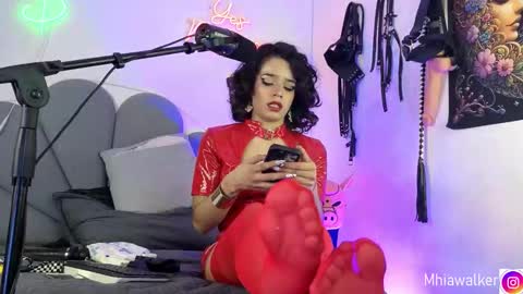 Snapshot of mhiacorleone chatting on 10-10-25, 09:08 Mistress Corleone online show from 10-10-25, 09:08