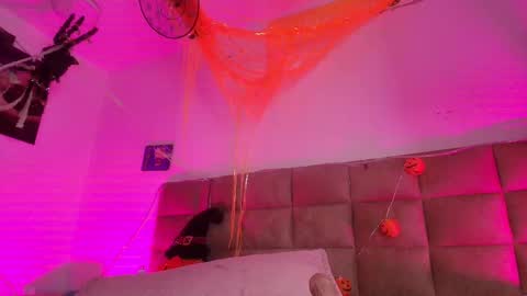 Emi online show from 10-30-25, 07:14