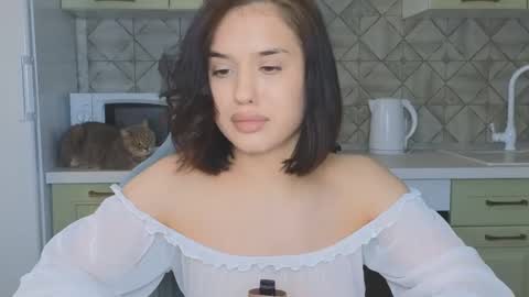 Mia online show from 03-04-25, 07:41