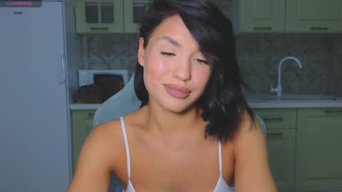 Snapshot of mia___lunaa chatting on 10-01-25, 10:05 Mia online show from 10-01-25, 10:05