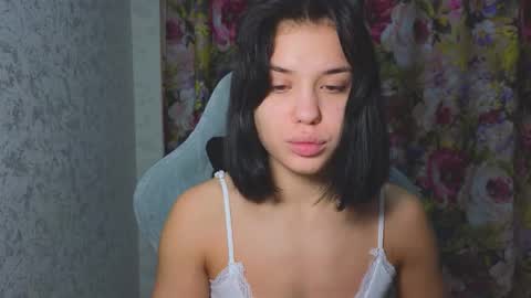 Snapshot of mia___lunaa chatting on 11-02-25, 04:04 Mia online show from 11-02-25, 04:04