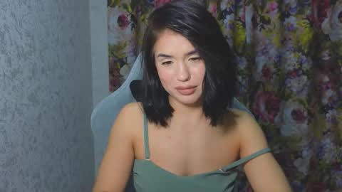 Mia online show from 11-22-25, 07:13