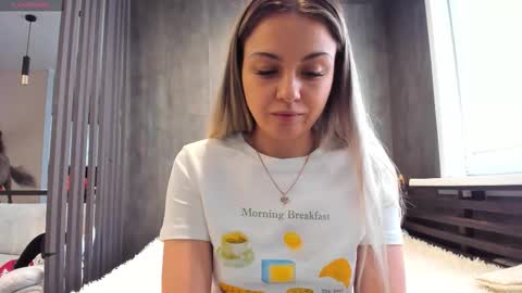 Mia online show from 03-08-26, 03:21