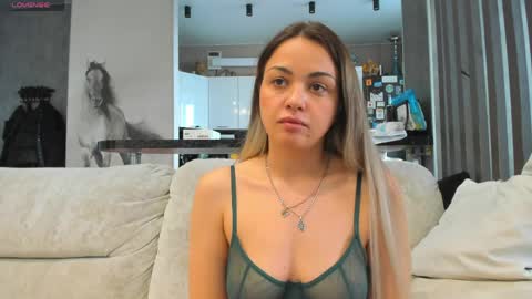 Snapshot of mia___mur chatting on 05-06-26, 02:51 Mia online show from 05-06-26, 02:51