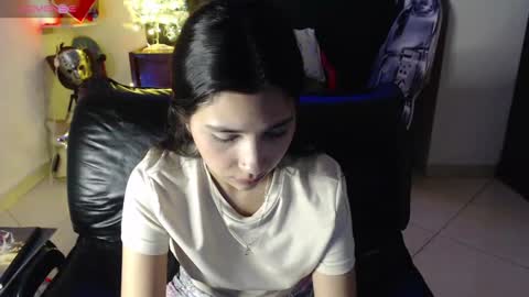 Mia online show from 01-10-25, 05:47