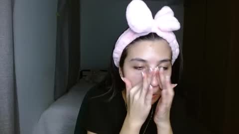 Mia online show from 11-13-25, 04:33