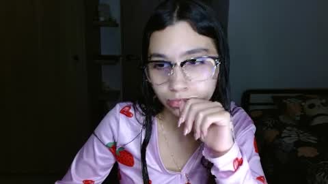 Mia online show from 05-05-26, 01:35
