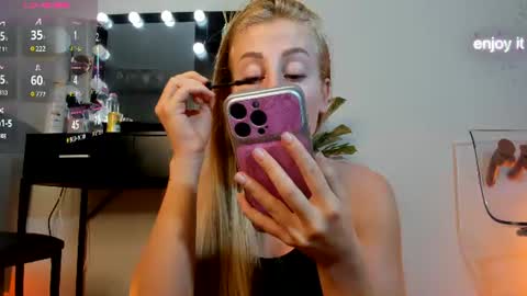 Mia  Milan online show from 08-09-26, 05:45