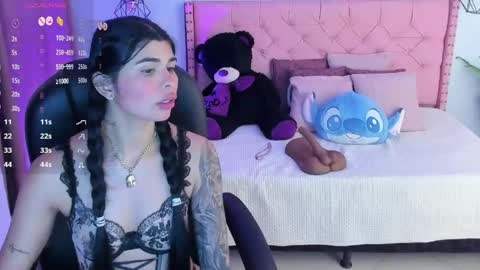 Mia online show from 05-22-26, 04:01