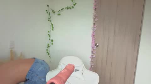 Snapshot of mia_adams66 chatting on 10-15-25, 09:48 Mia adams online show from 10-15-25, 09:48