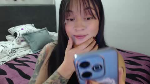 mia online show from 01-08-25, 01:32