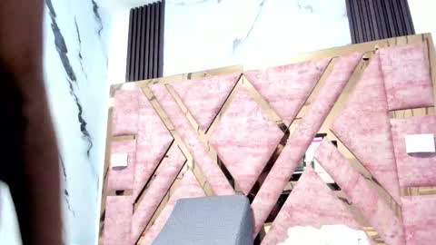 Mia online show from 11-12-25, 11:54