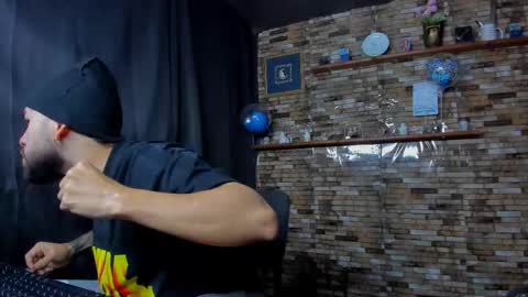 Snapshot of mia_and_vincentt chatting on 10-17-25, 06:05 Mia and vincentt model indepent online show from 10-17-25, 06:05